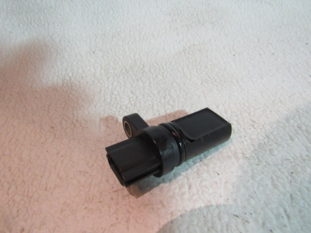 04 Nissan 350Z RH Passenger Cam Position Sensor  R15714
