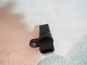 04 Nissan 350Z RH Passenger Cam Position Sensor  R15714
