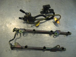 06 Nissan 350Z Fuel Rail Assy  R15797