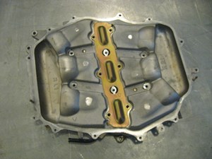 06 Nissan 350Z Lower Intake Plenum  R15803