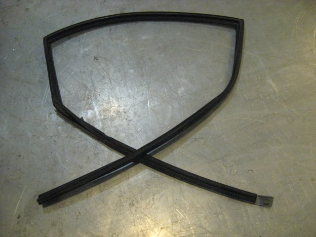 08 Subaru IMPREZA WRX Rear RH Door Seal  R15927