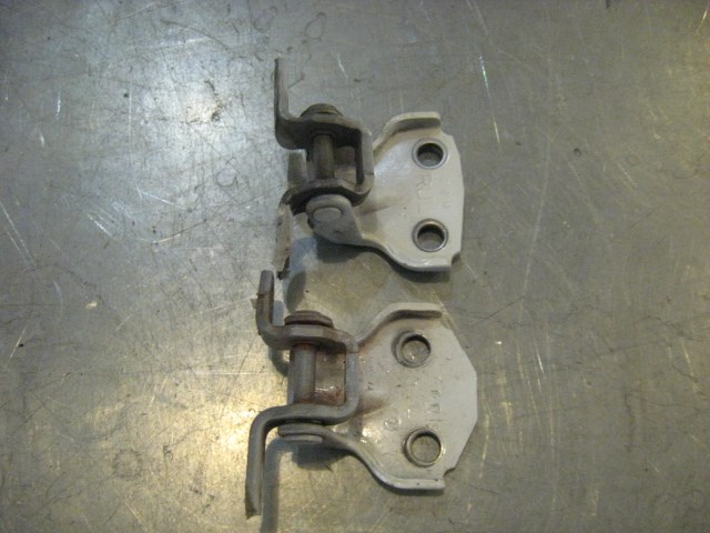 99 Subaru IMPREZA Outback Rear LH Door Hinges  R16045