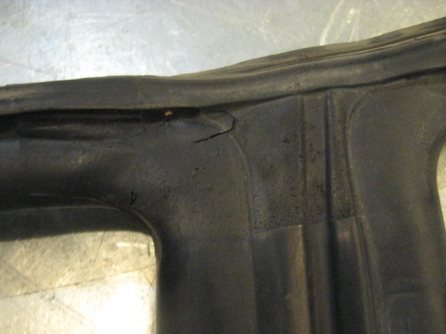99 Subaru IMPREZA Outback LH ABC Upper Body Seal  R16052
