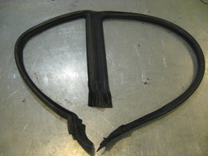 99 Subaru IMPREZA Outback RH Upper ABC Pillar Seal  R16110