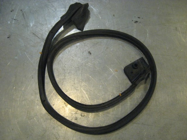 99 Subaru IMPREZA Outback Front RH Door Seal  R16119