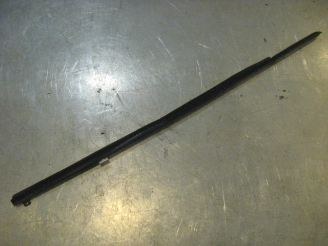 99 Subaru IMPREZA Outback Front RH Window Sill  R16125