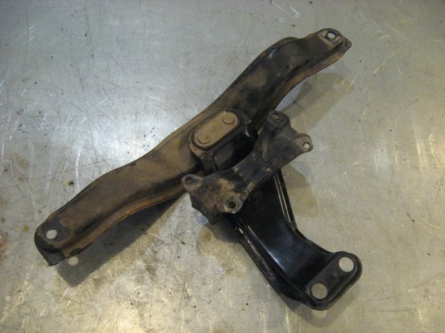 99 Subaru IMPREZA Outback MT Transmission Braket  R16231