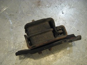 99 Subaru IMPREZA Outback 2.2L RH Engine Mount  R16250