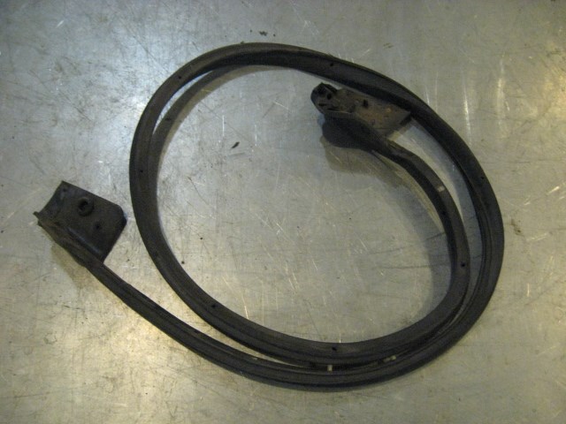 99 Subaru IMPREZA Outback Front LH Door Seal  R16256