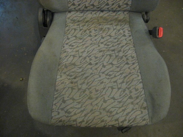 99 Subaru IMPREZA Outback Front RH Cloth Seat  R16315