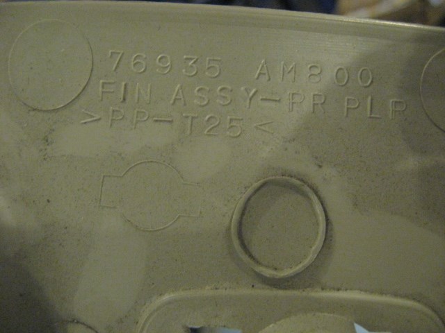 04 Infiniti G35 Rear LH Quarter Glass Trim 76935 AM800 R16327