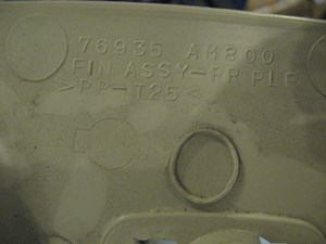 04 Infiniti G35 Rear LH Quarter Glass Trim 76935 AM800 R16327