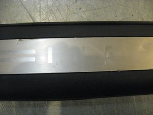 04 Infiniti G35 RH Passenger Door Sill Plate 76894 AM800 R16360