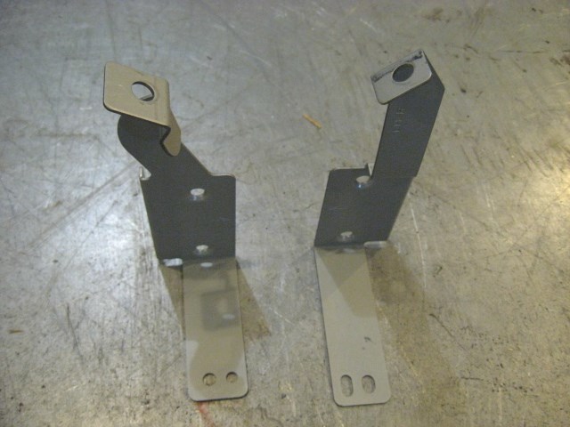 04 Infiniti G35 DVD Brackets  R16426