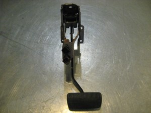 04 Infiniti G35 Brake Pedal with Sensors Auto  R16452