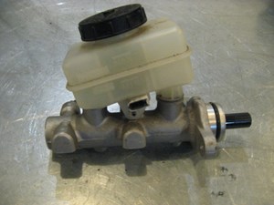 04 Infiniti G35 Brake Master Cylinder 45C CD212 CD212 R16475