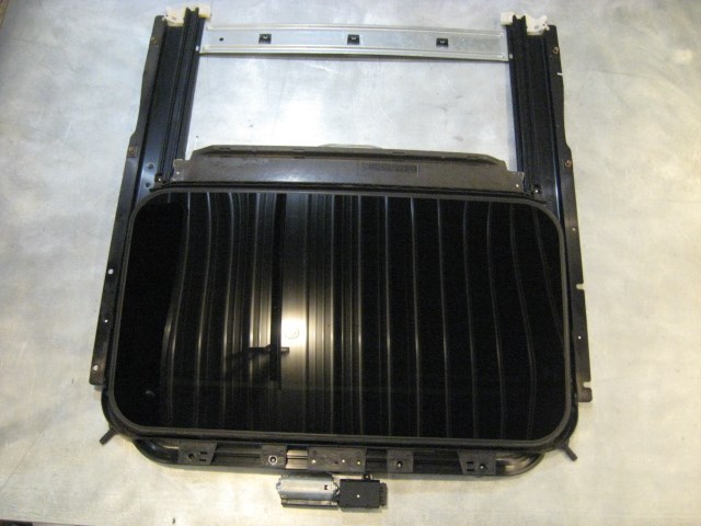 06 Infiniti G35 Sedan Sun Roof Sunroof Moon Roof Assembly w/ Glass  R16585