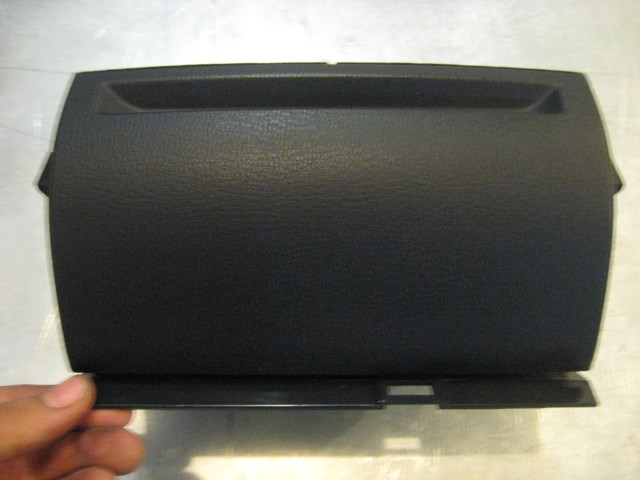 06 Infiniti G35 Sedan Center Storage Cubby  R16590