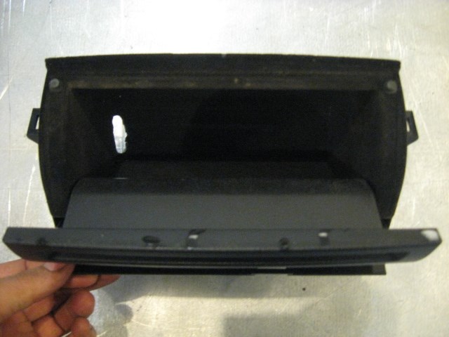 06 Infiniti G35 Sedan Center Storage Cubby  R16590