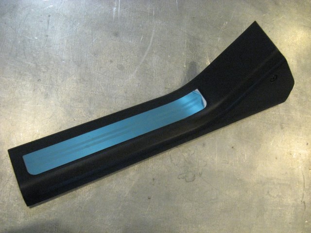 06 Infiniti G35 Sedan Rear LH Door Sill Plate 76899 AL500 R16604