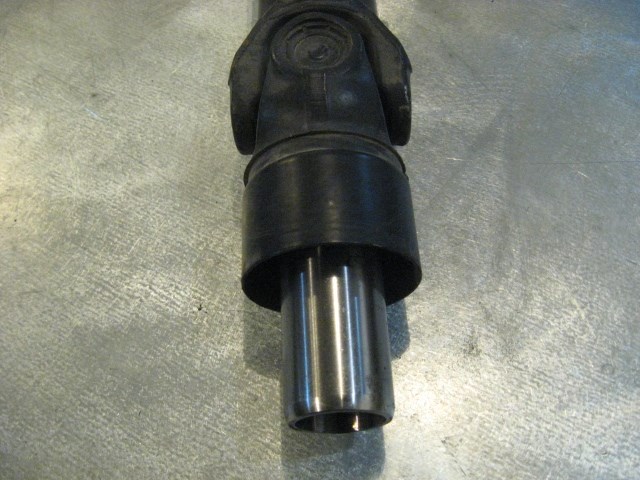 04 Infiniti G35 Coupe AT Automatic Rear Drive Shaft  R16615