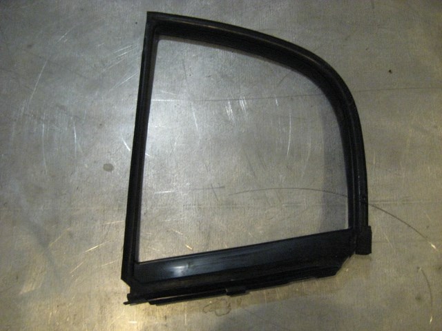 06 Infiniti G35 Sedan Rear Driver Glass Frame  R16630
