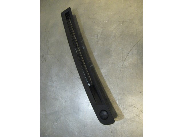 06 Infiniti G35 LH Driver Upper Dash Vent  R16654