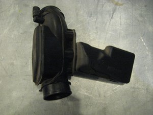 06 Infiniti G35 Air Intake tube and Resenator  R16732