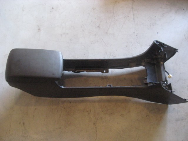 09 Mazda 3 Center Console Assembly  R9096