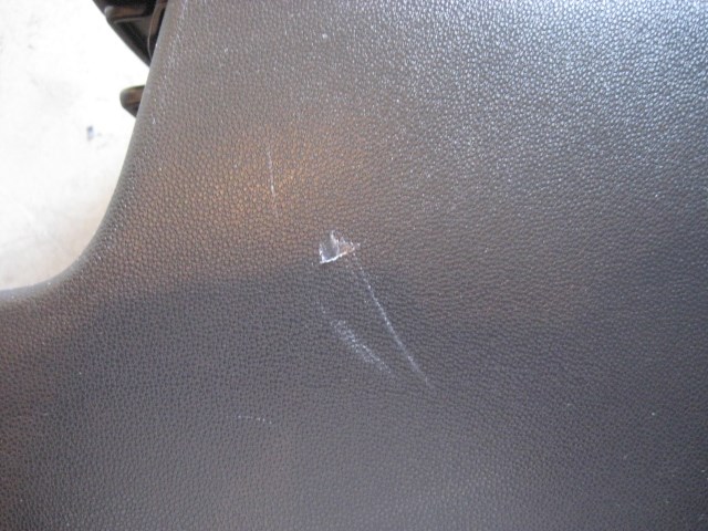 09 Mazda 3 Center Console Assembly  R9096