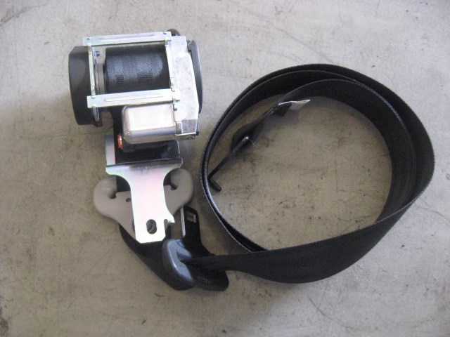 09 Mazda 3 Front RH Passenger Seat Belt  R9161
