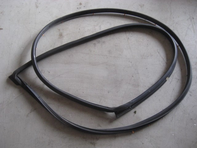 09 Mazda 3 Front LH Driver Door Seal  R9218