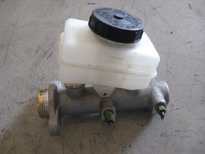 04 Nissan 350Z Brake Master Cylinder  R9409