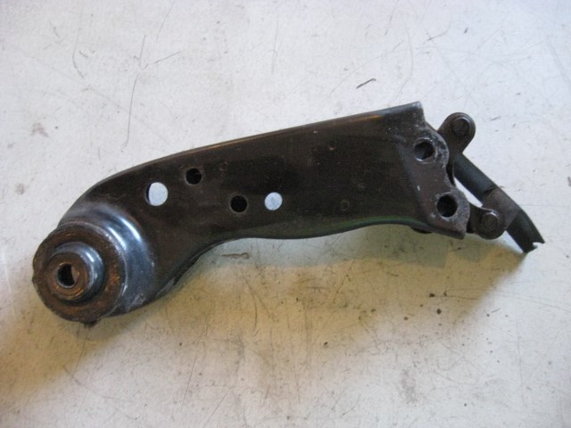 04 Nissan 350Z RH Passenger Stay Arm Bracket  R9512