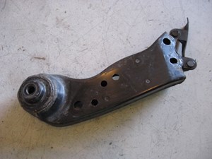 04 Nissan 350Z Rear LH Driver Stay Arm Bracket  R9516