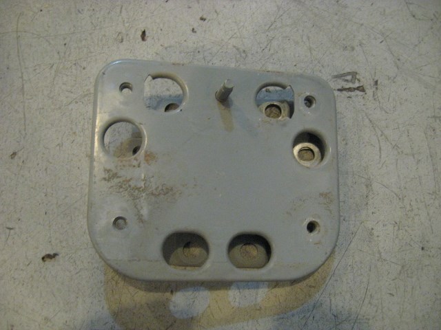 03 Nissan 350Z RH Passenger Rear Bumper Reinforcement Bracket Mount R9828