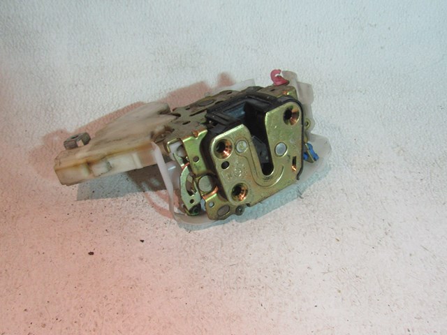 02 Subaru IMPREZA Front RH Door Lock Actuator 81100FE000 R9890