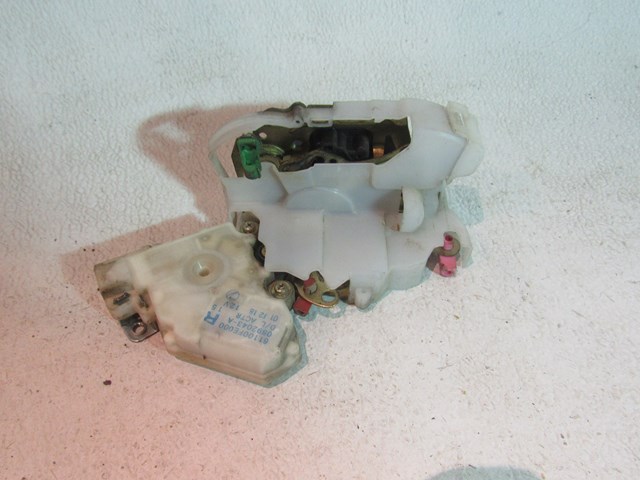 02 Subaru IMPREZA Front RH Door Lock Actuator 81100FE000 R9890