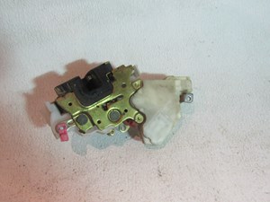 02 Subaru IMPREZA Front RH Door Lock Actuator 81100FE000 R9890