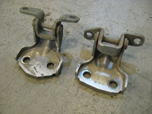 02 Subaru IMPREZA Rear LH Door Hinge Set  R9898