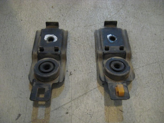 02 Subaru IMPREZA Radiator Brackets  R9917