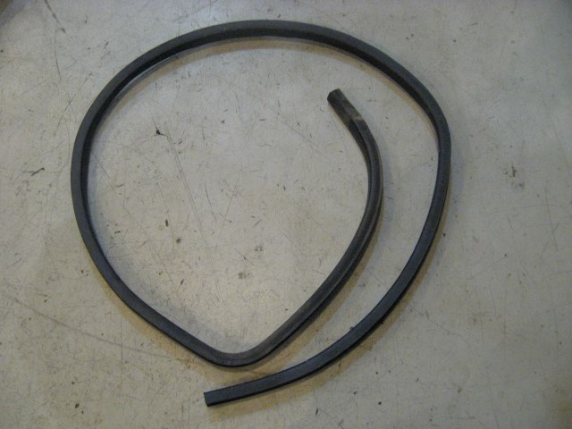 02 Subaru IMPREZA Front RH Door Seal  R9923