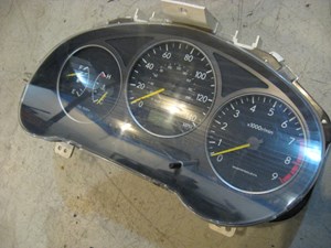 02 Subaru IMPREZA Instrument Cluster 117K R9929