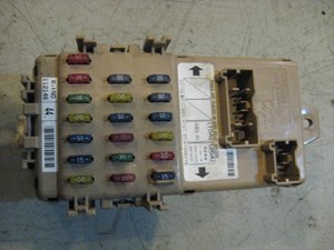 02 Subaru IMPREZA Interior Fuse Box  R9943
