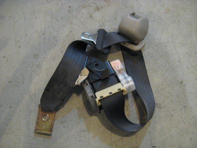 02 Subaru IMPREZA Rear LH Driver Seat Belt  R9995