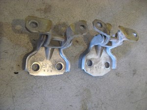 02 Subaru IMPREZA Rear RH Door Hinges  R10009