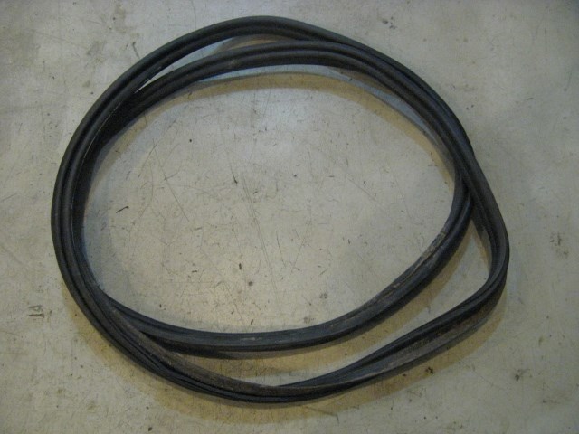 02 Subaru IMPREZA Rear Trunk Seal  R10019