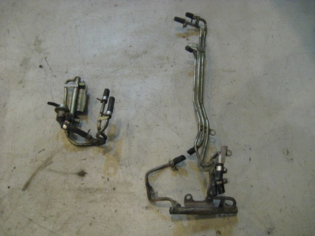 02 Subaru IMPREZA Fuel Rail  R10058