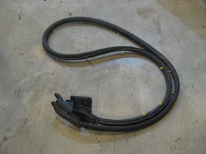 05 Infiniti G35 Front RH Passenger Door Seal  R10124