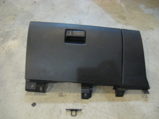 05 Infiniti G35 Glove Box  R10127